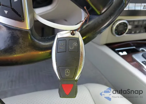 2012 Mercedes-Benz C 250 Luxury z USA, uszkodzony, nr VIN WDDGF4HB9CR222469